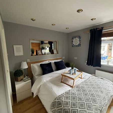 Amazing En-Suite Apartment In Finchley Central Лондон Экстерьер фото