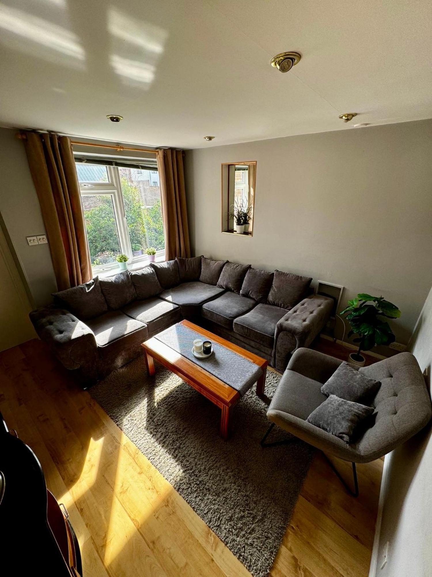 Amazing En-Suite Apartment In Finchley Central Лондон Экстерьер фото