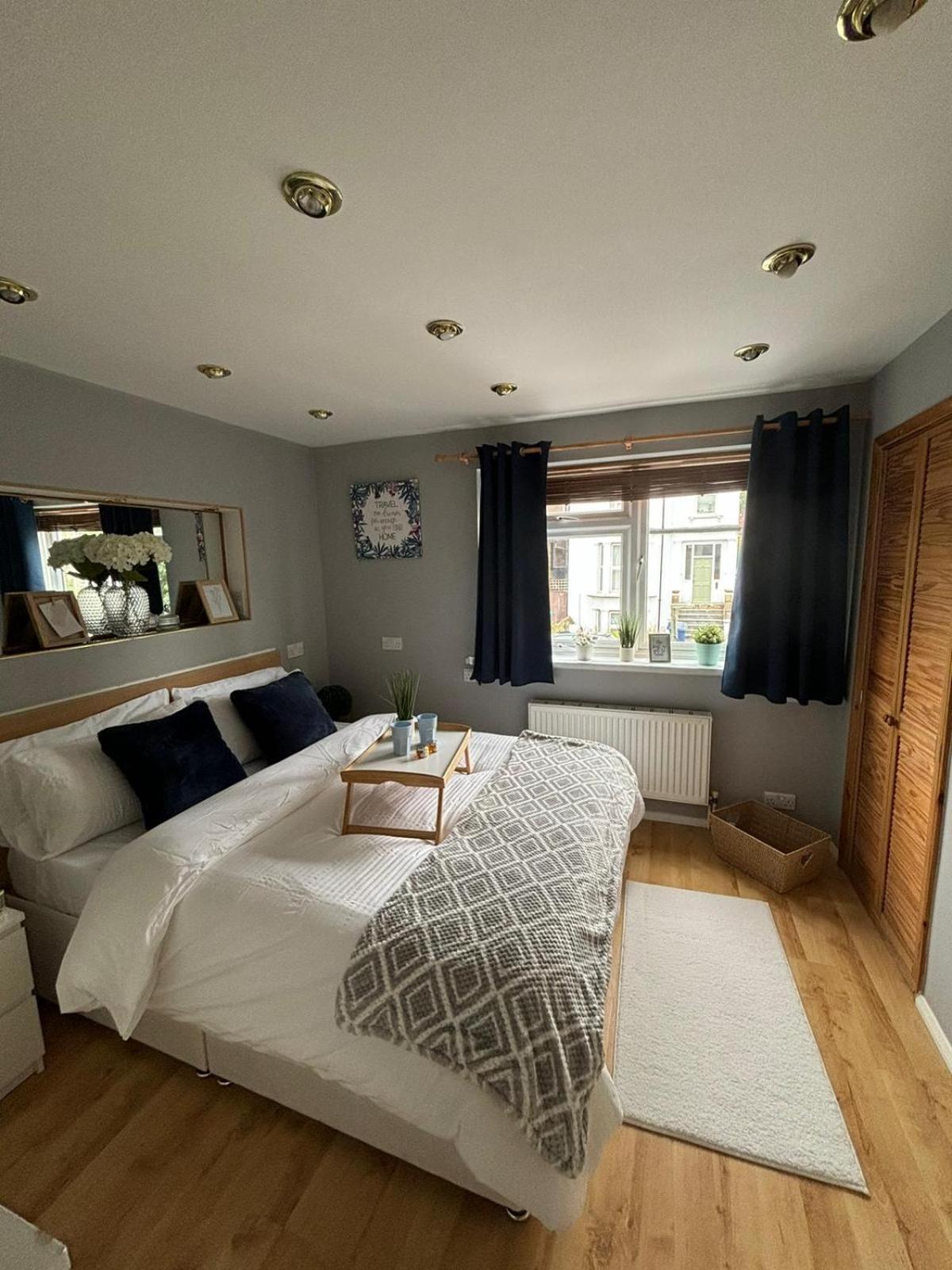 Amazing En-Suite Apartment In Finchley Central Лондон Экстерьер фото