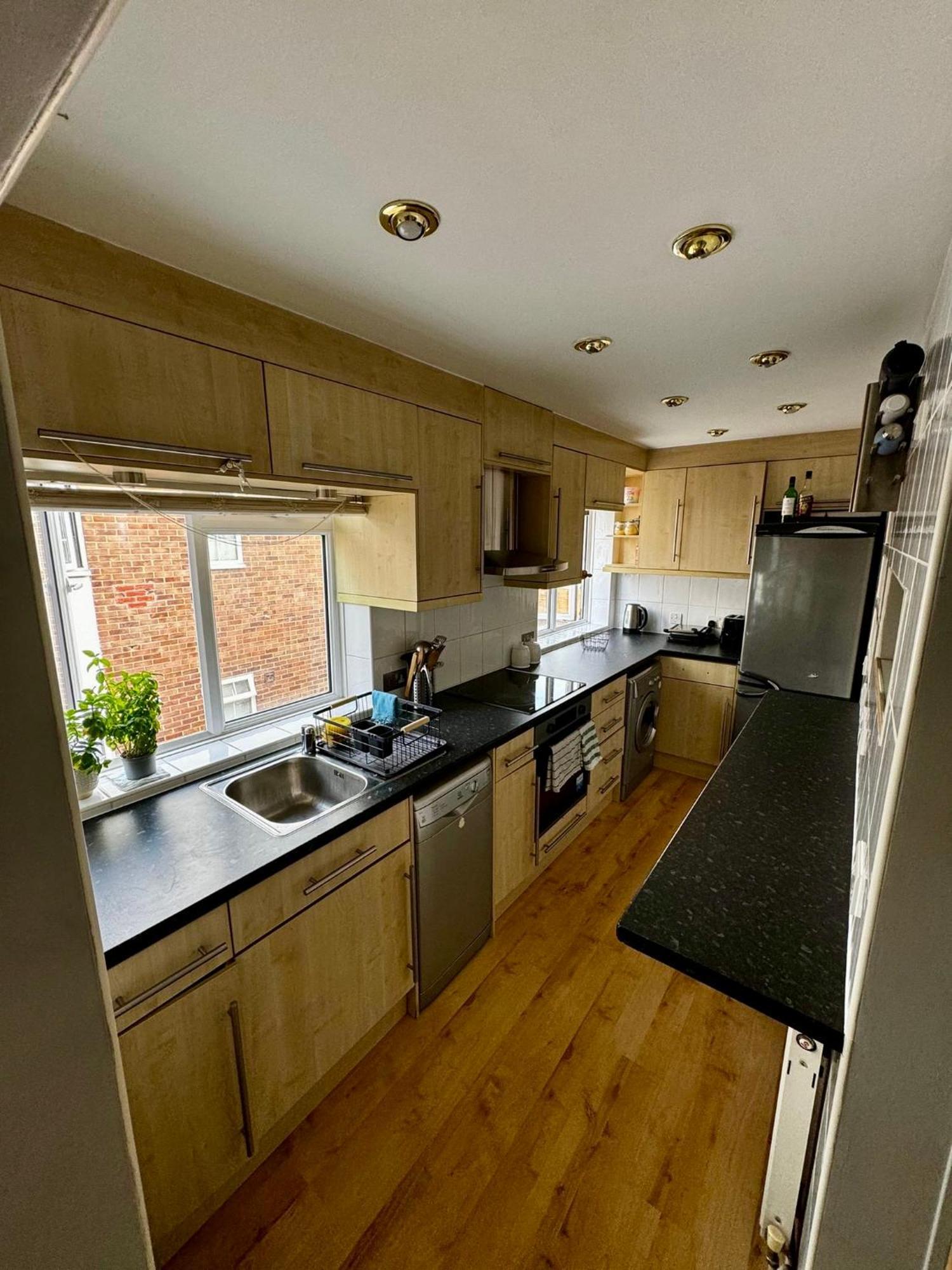 Amazing En-Suite Apartment In Finchley Central Лондон Экстерьер фото