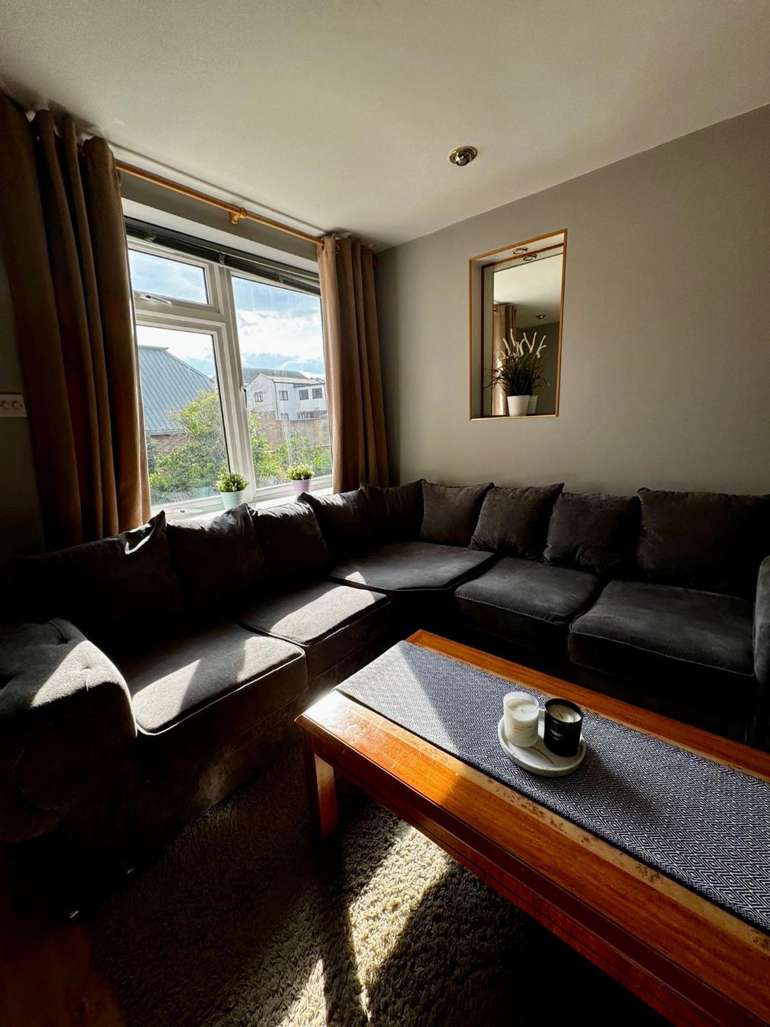 Amazing En-Suite Apartment In Finchley Central Лондон Экстерьер фото
