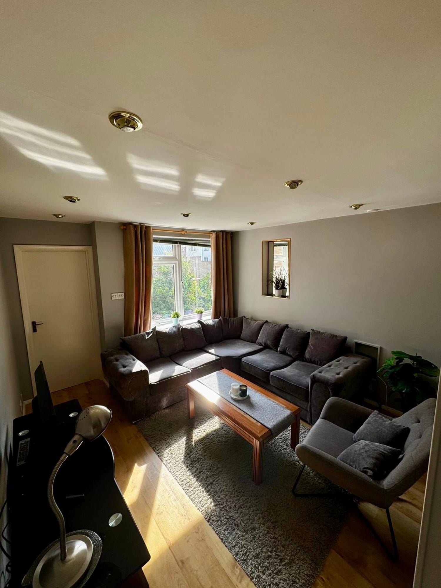 Amazing En-Suite Apartment In Finchley Central Лондон Экстерьер фото