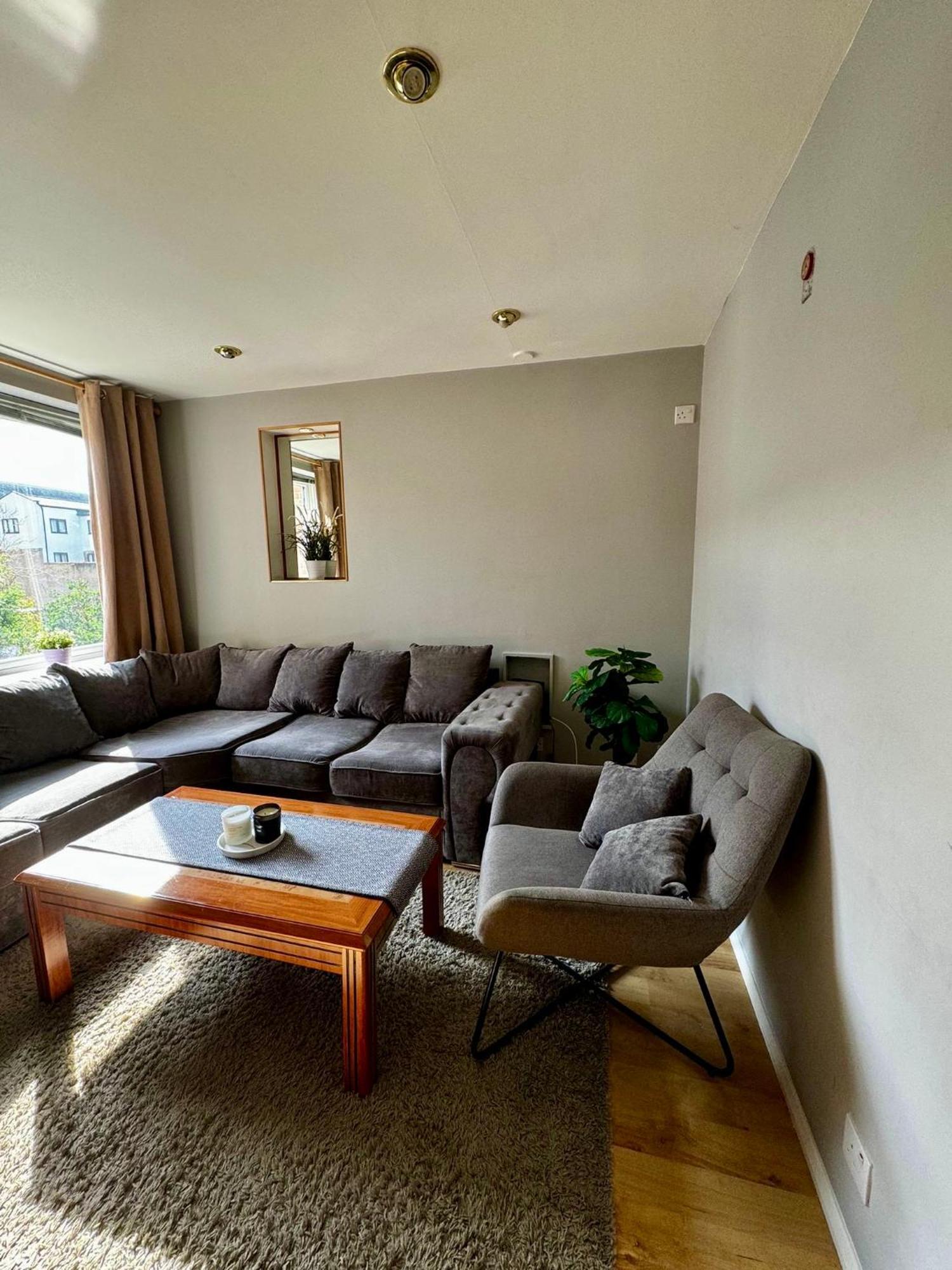 Amazing En-Suite Apartment In Finchley Central Лондон Экстерьер фото