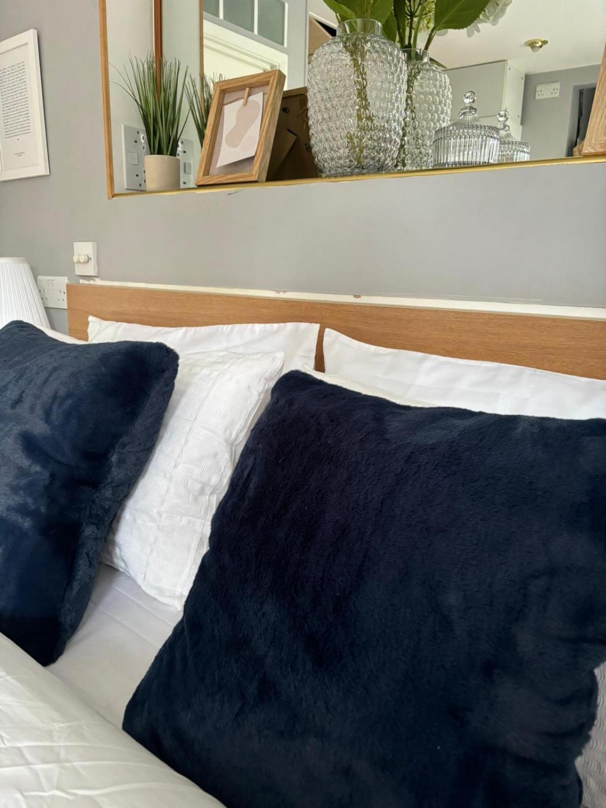 Amazing En-Suite Apartment In Finchley Central Лондон Экстерьер фото