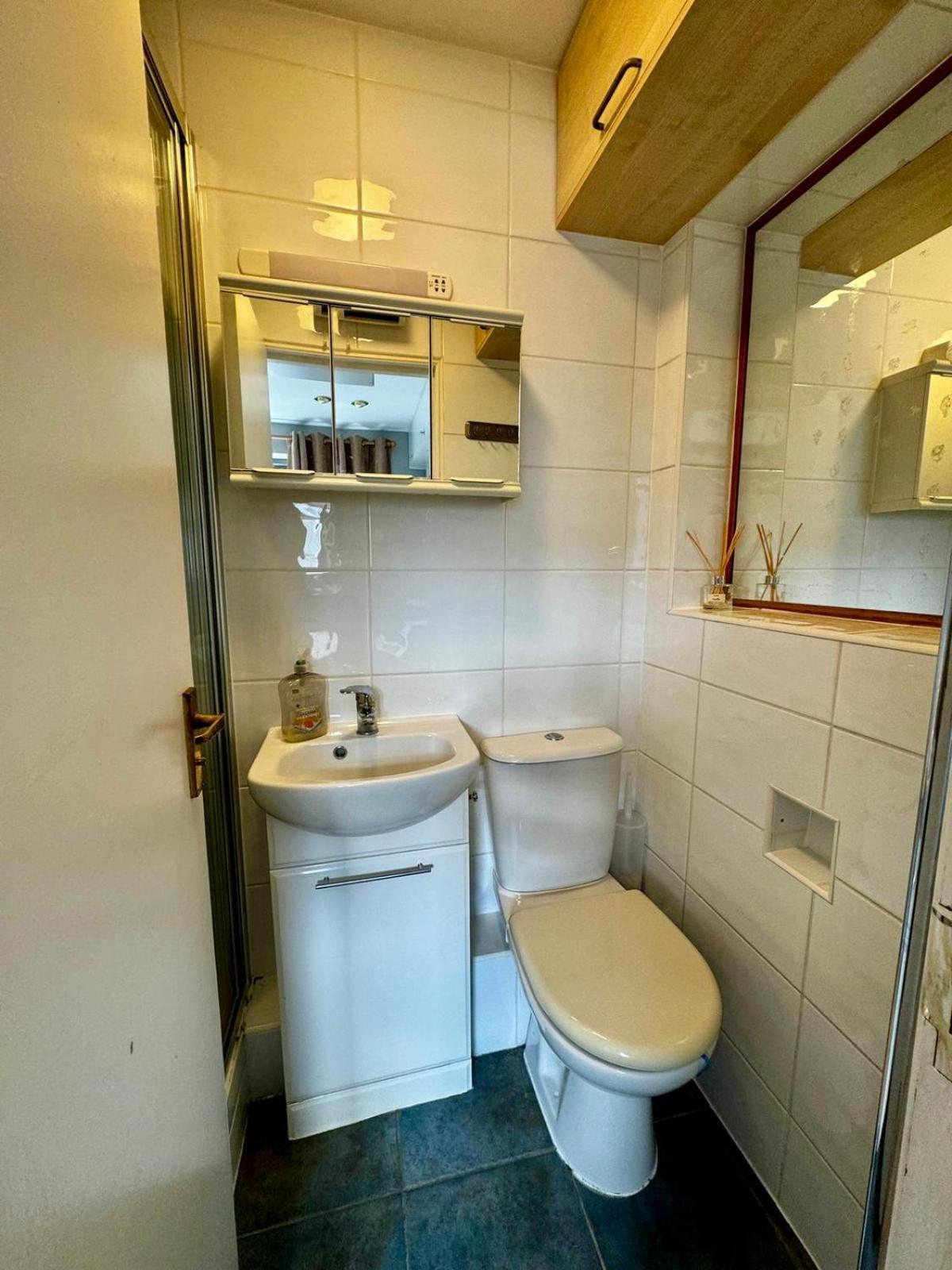 Amazing En-Suite Apartment In Finchley Central Лондон Экстерьер фото