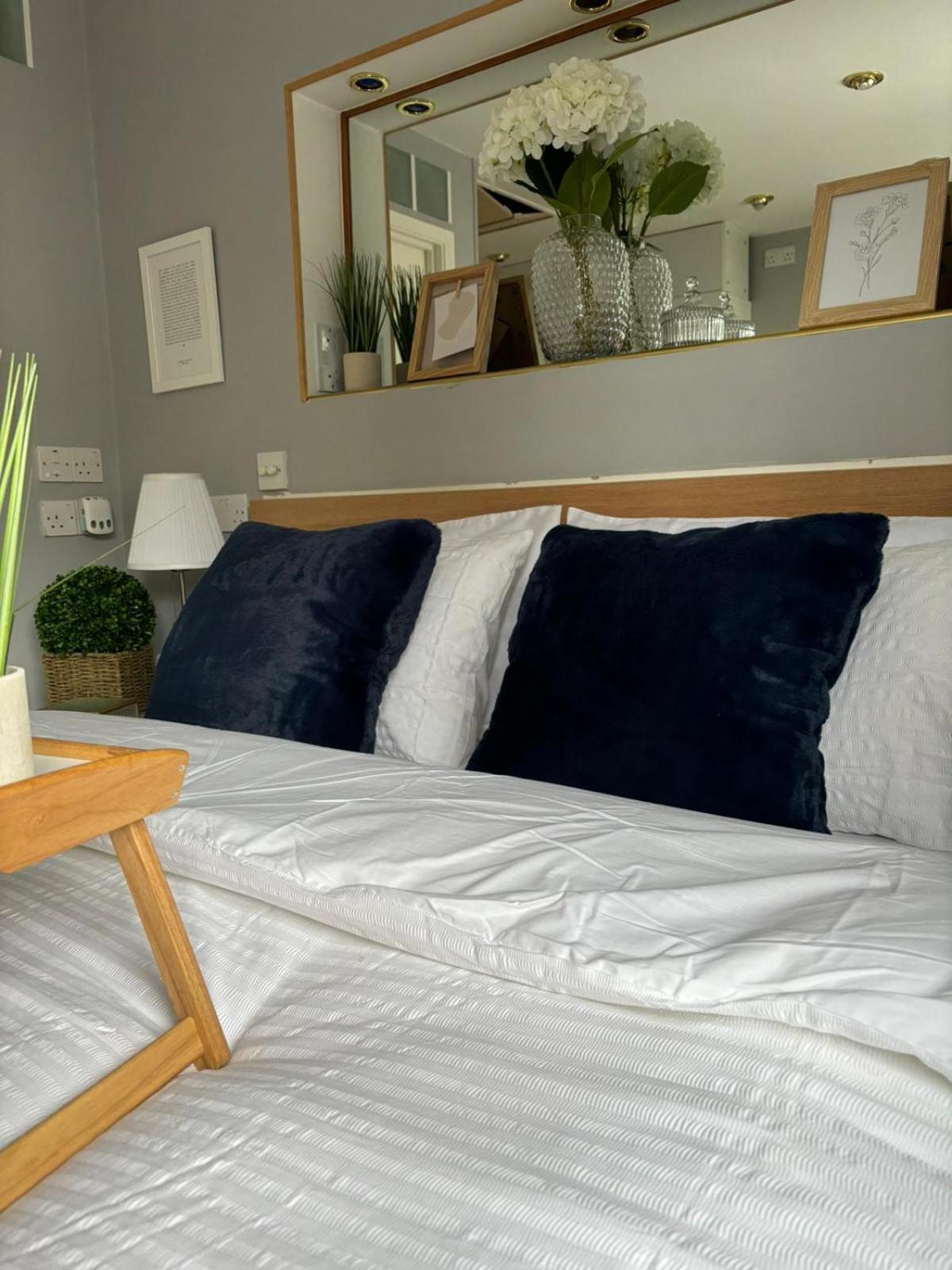 Amazing En-Suite Apartment In Finchley Central Лондон Экстерьер фото
