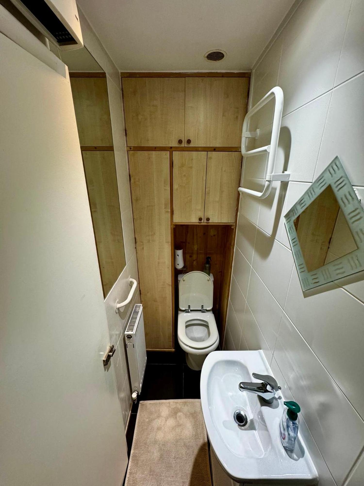 Amazing En-Suite Apartment In Finchley Central Лондон Экстерьер фото