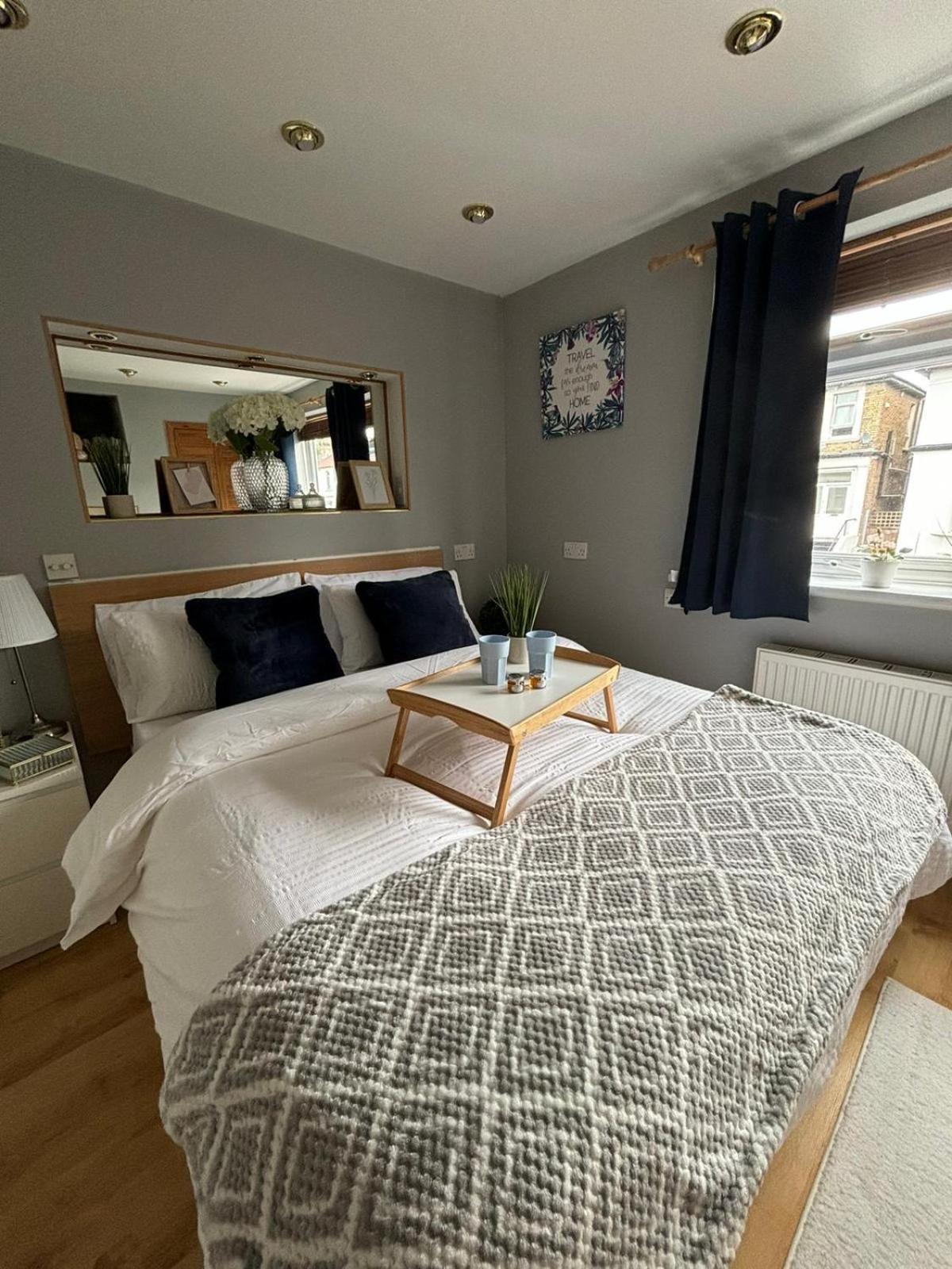 Amazing En-Suite Apartment In Finchley Central Лондон Экстерьер фото