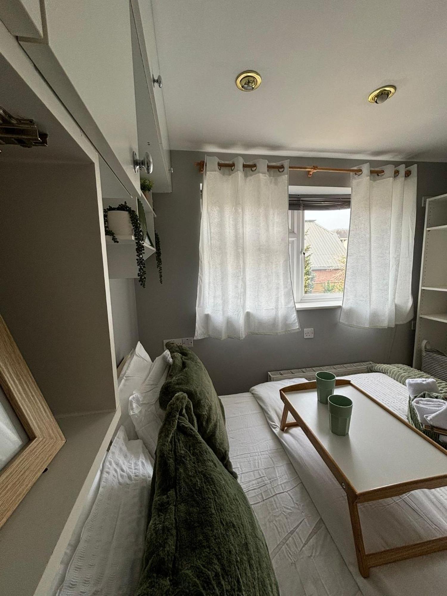 Amazing En-Suite Apartment In Finchley Central Лондон Экстерьер фото